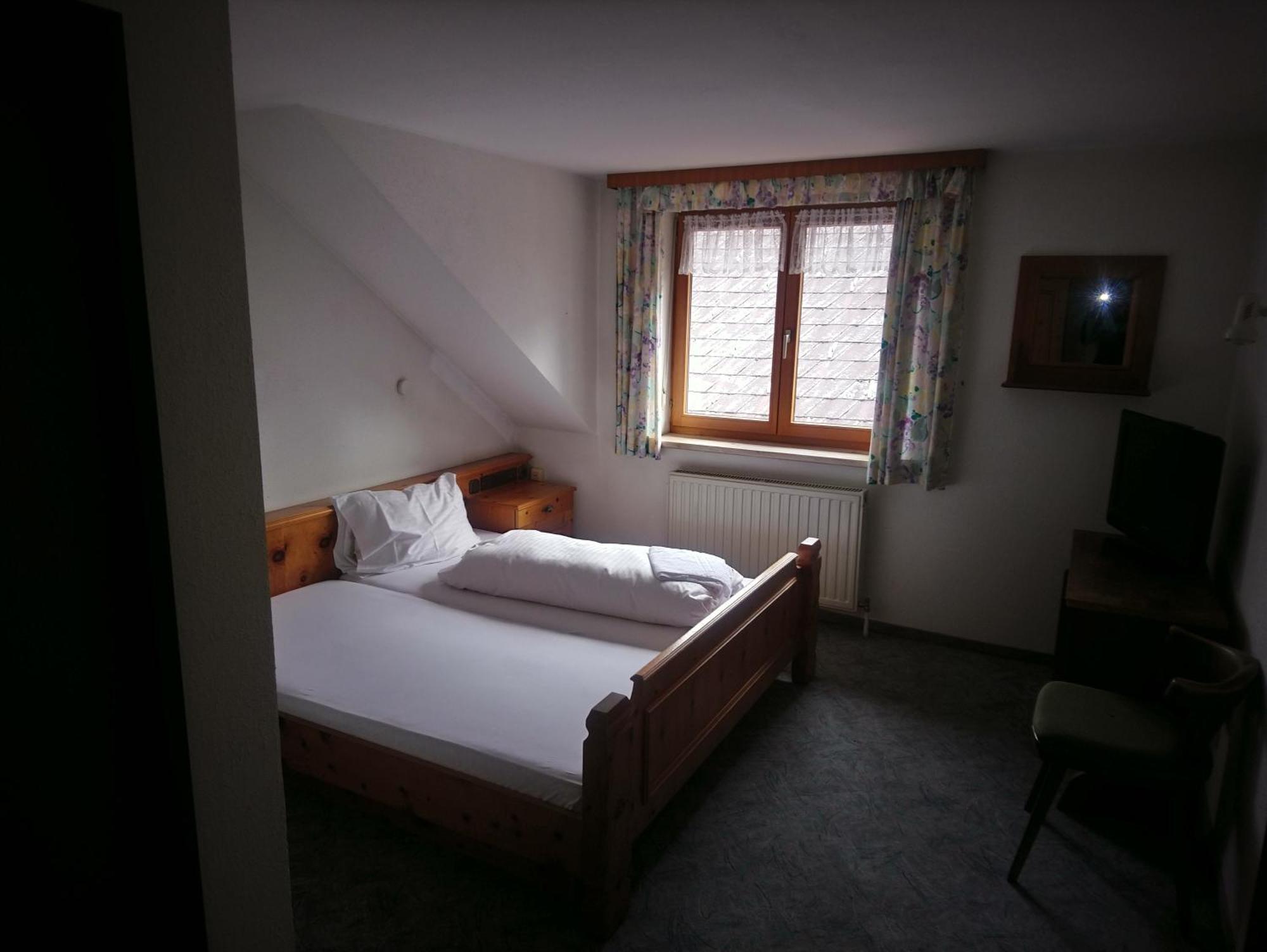 Gasthaus Krone Ubersaxen Habitación foto